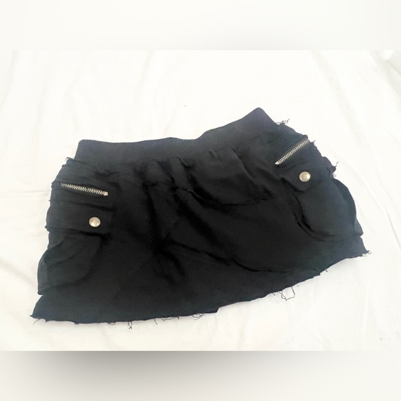 Black cargo skorts - Picture 2 of 4